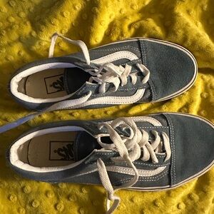 Vans Old Skool worn three times. Women’s size 7, Men’s size 5.5. Suede & canvas